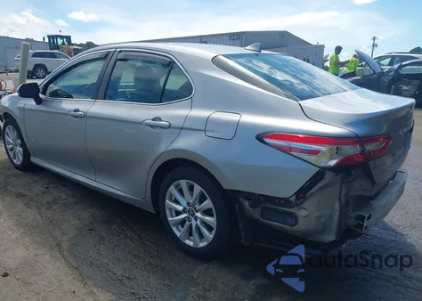 2019 Toyota Camry Le z USA, uszkodzony, nr VIN 4T1B11HK2KU771648